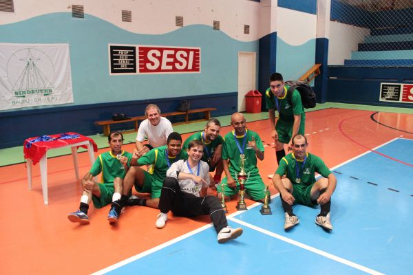 Em uma final eletrizante, CDD Falcão vence e leva a taça SINDECTEB de Futsal