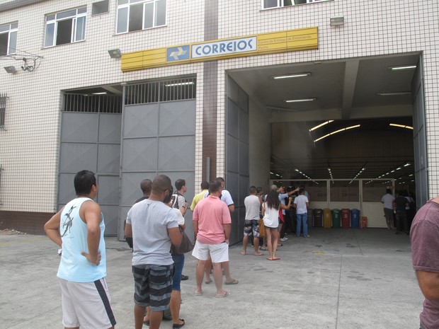 Violência faz Correios suspenderem entregas em áreas do Rio