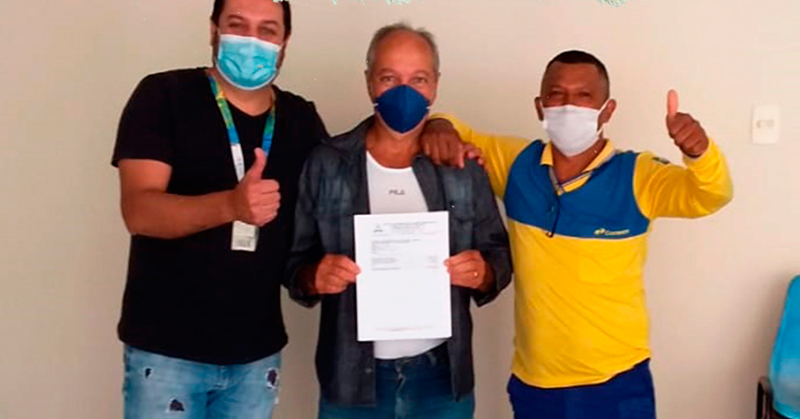 Ação do PCCs: SINDECTEB entrega alvará ao trabalhador Gilberto Montanha aposentado do CDD Lins