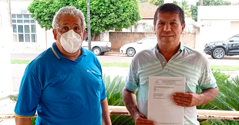 Ação do PCCs: SINDECTEB entrega alvará ao trabalhador aposentado Nivaldo Fernandes Baleeiro CDD Penápolis