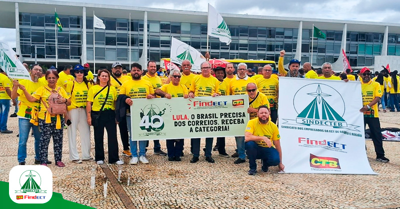 Caravana do SINDECTEB ocupa Brasília em um dia histórico de lutas pela defesa dos Correios